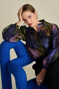 BLOUSE Festive Feathers