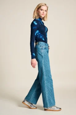 TURTLENECK Feathers And Florals